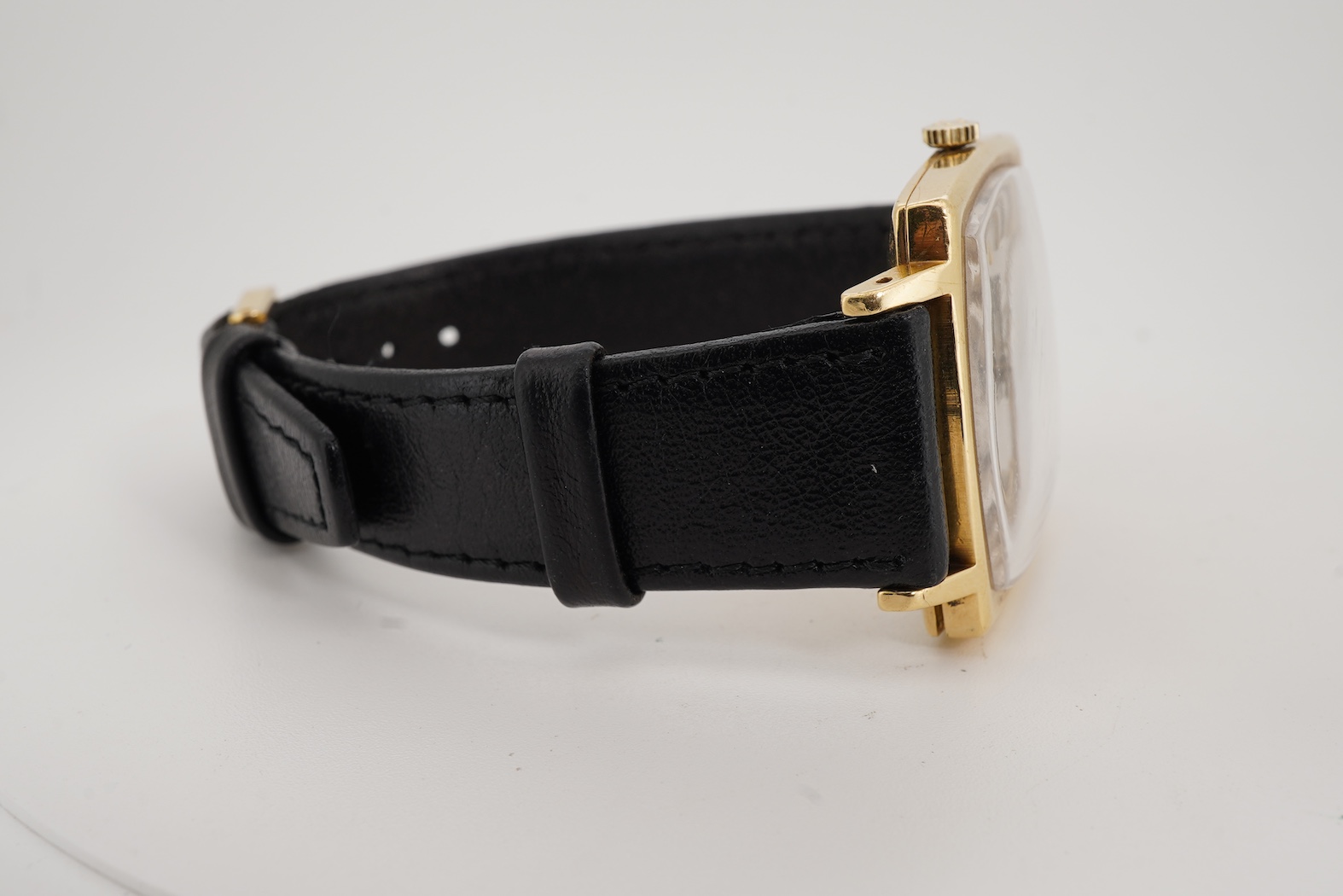 A gentleman's 18ct gold Eterna-Matic 3000 wrist watch, with baton hour marker, centre seconds hand and calendar aperture at 3 o’clock, on an associated black leather strap